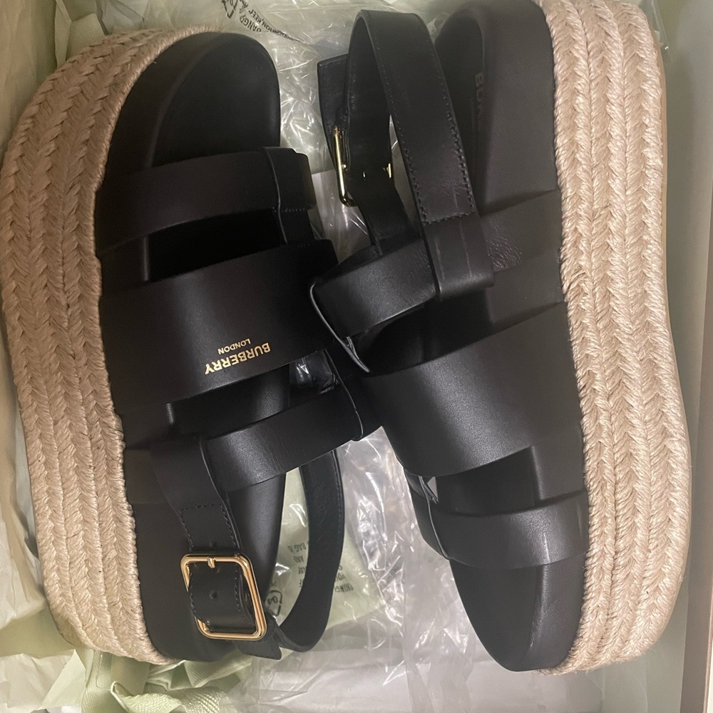 Burberry black sandals size 38